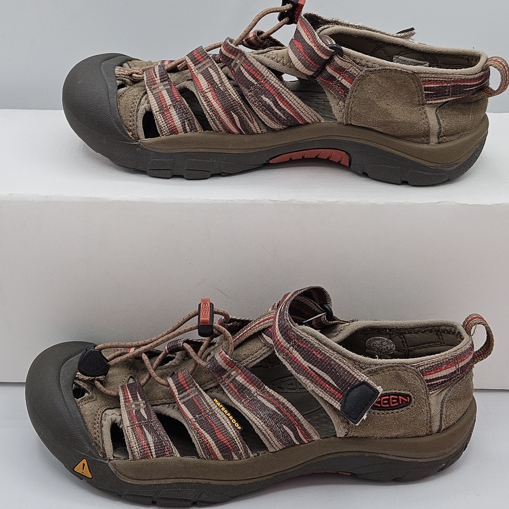 Keen Newport H2 hiking outdoor swimming sandals size 4